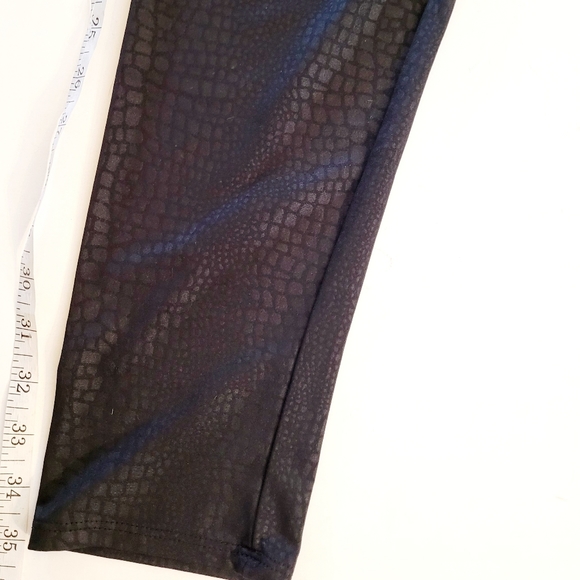 NWOT Reptile Print leggings - Picture 8 of 8